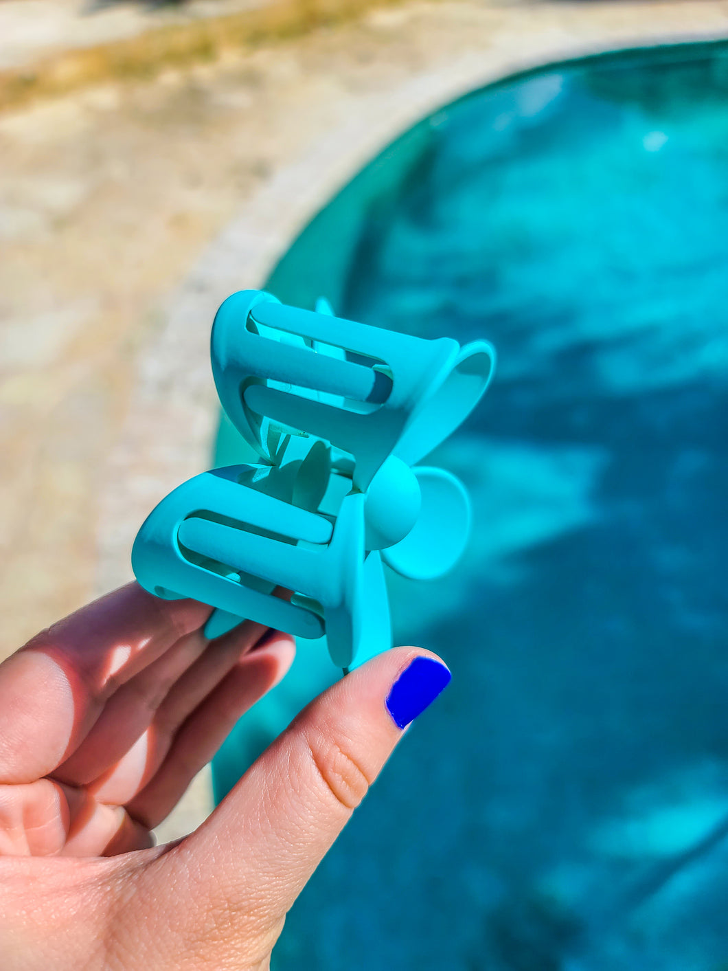 Aqua Blue Groovy Clip