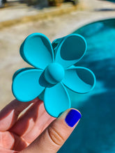 Load image into Gallery viewer, Aqua Blue Groovy Clip
