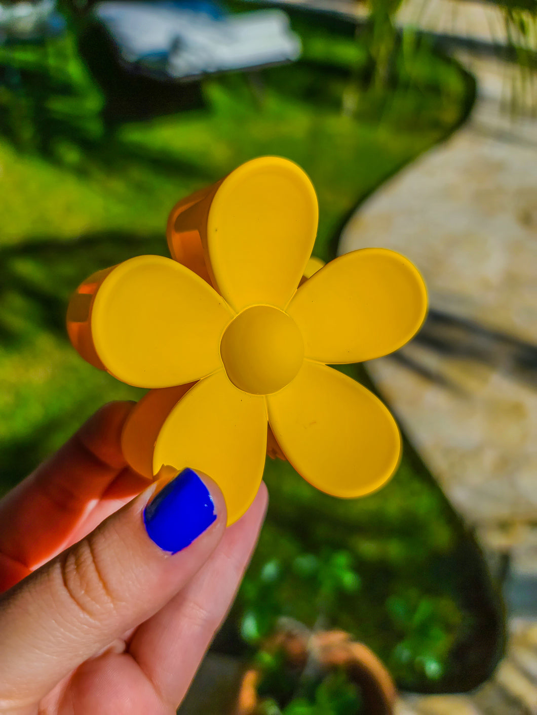 Yellow Groovy Clip