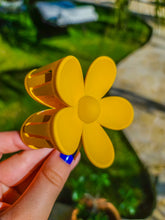 Load image into Gallery viewer, Yellow Groovy Clip
