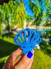 Load image into Gallery viewer, Deep Blue Seashell Clip
