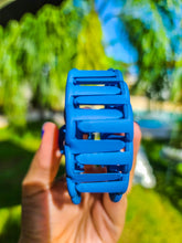 Load image into Gallery viewer, Deep Blue Seashell Clip

